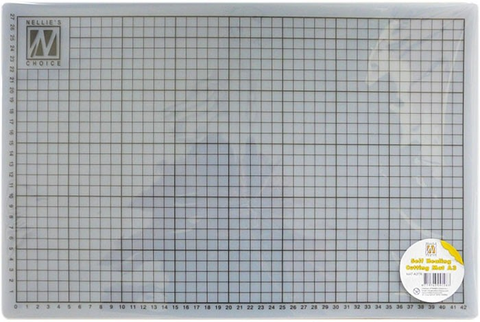 Nellie Snellen - Skæreunderlag - A3 (27x43cm) Semi transparent skæreunderlag i A3 størrelse. Angivelse af centimeter langs alle kanter.